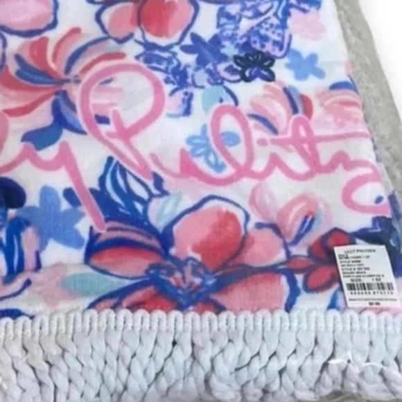 NWT/NIP Lilly Pulitzer Beach Towel Resort White Party Like a Lobster 30Wx60L - Picture 8 of 8